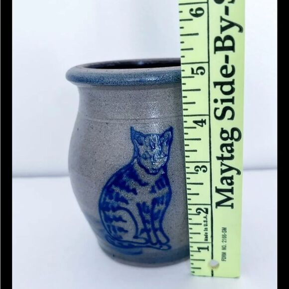 Vintage Rowe Pottery Works 1992 5" Cat Crock Cobalt Salt Glaze Cambridge WI - Picture 5 of 6